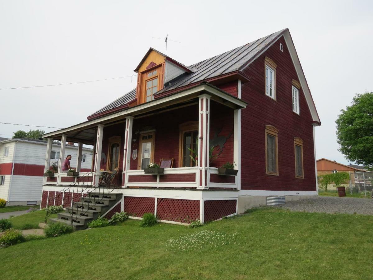 La Vieille Maison Rouge Saint-Tite Exteriör bild