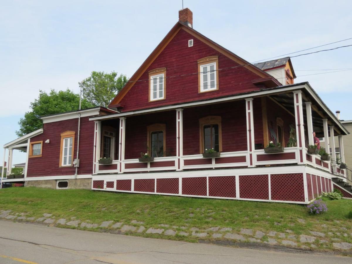 La Vieille Maison Rouge Villa Saint-Tite Exteriör bild